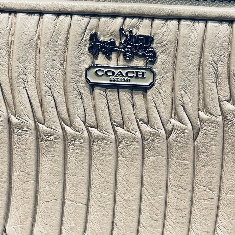 Coach off white wallet in original box perfect N/C / matching purse in closet. - Picture 6 of 8